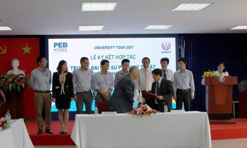 Image of PEB Steel presenting mock-up pre-engineered steel building model to Ho Chi Minh City University of Technical Education