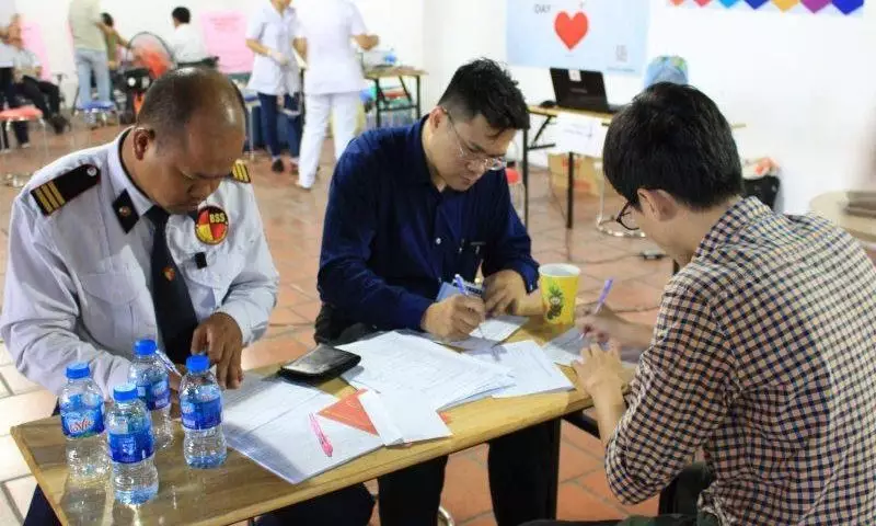 Alt: PEB Steel employees fill out the information to participate in blood donation