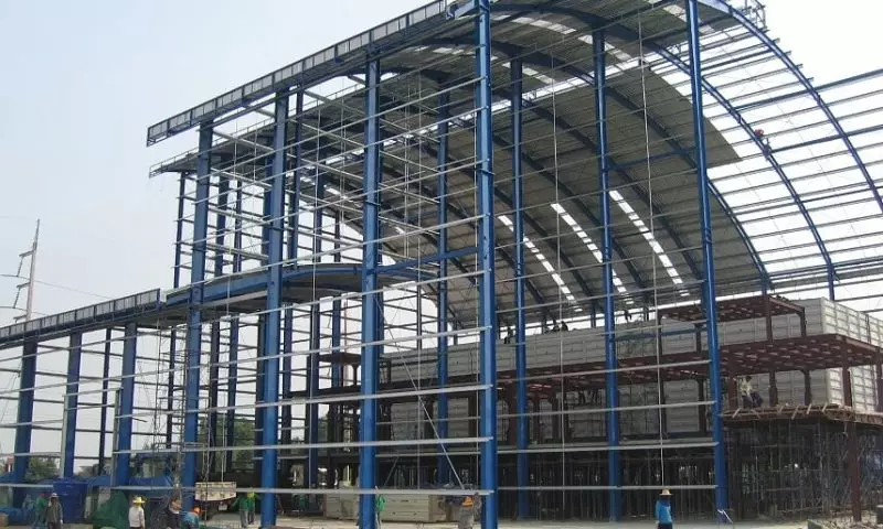 Vì kèo mái tôn được thi công bởi PEB Steel